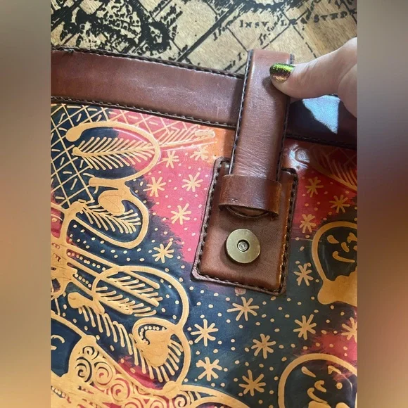 Vintage Artisan Leather Crossbody Bag - Picture 9 of 16